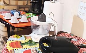Suite 203 tv, frigobar, banheiro privativo, decorada, área de alimentação